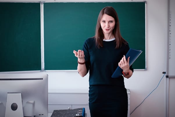 préstamos-para-maestros-seiem-lanamóvil-2022-con-pizarrón préstamos-para-maestros-seiem