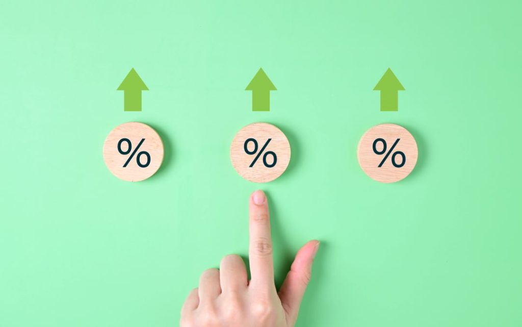 Círculos de madera y porcentajes de activos financieros con lanamóvil